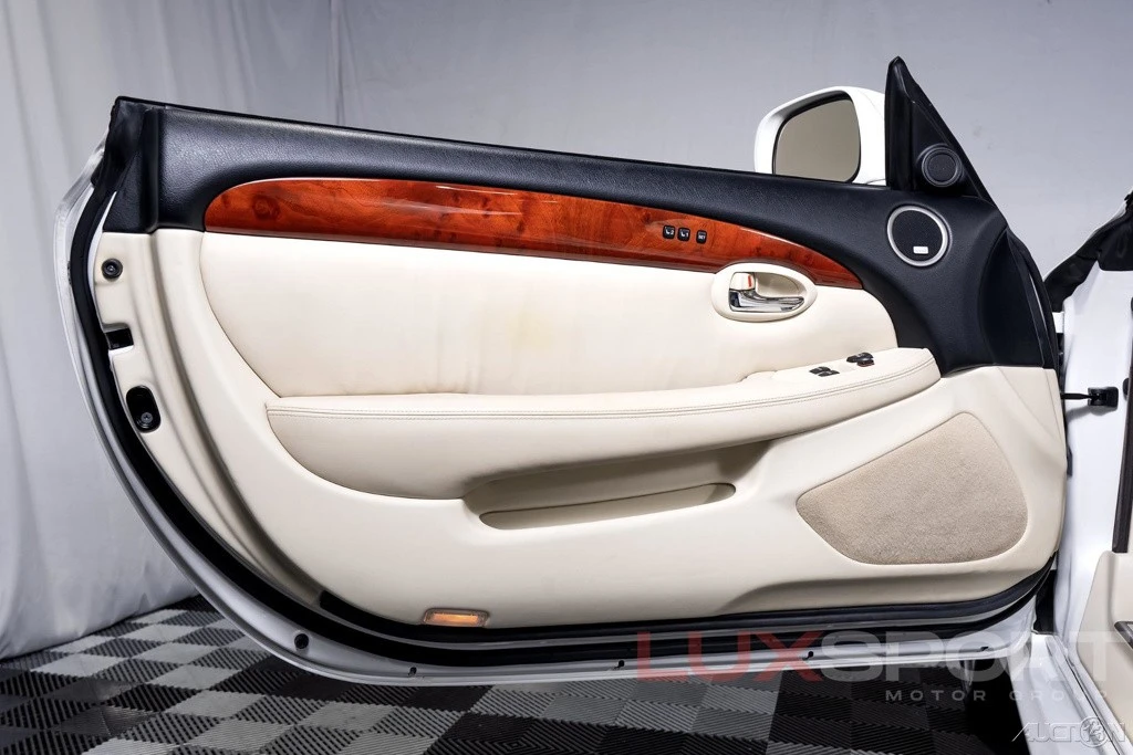 2010 Lexus SC430 - Image 15 of 21