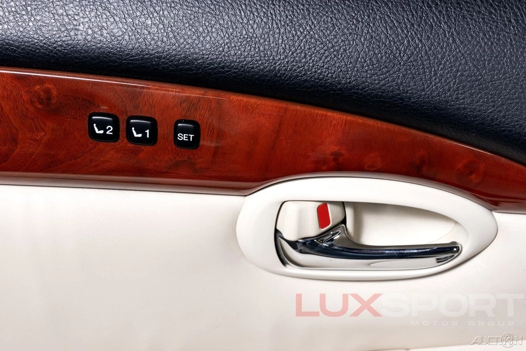 2010 Lexus SC430 - Image 18 of 21