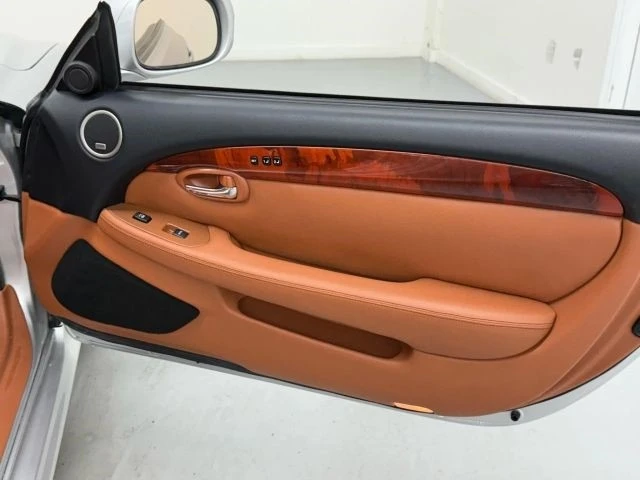 2010 Lexus SC430 - Image 19 of 21