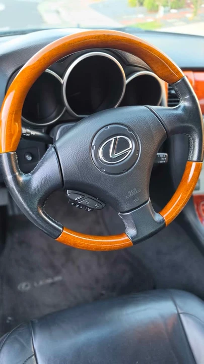 2010 Lexus SC430 - Image 12 of 19