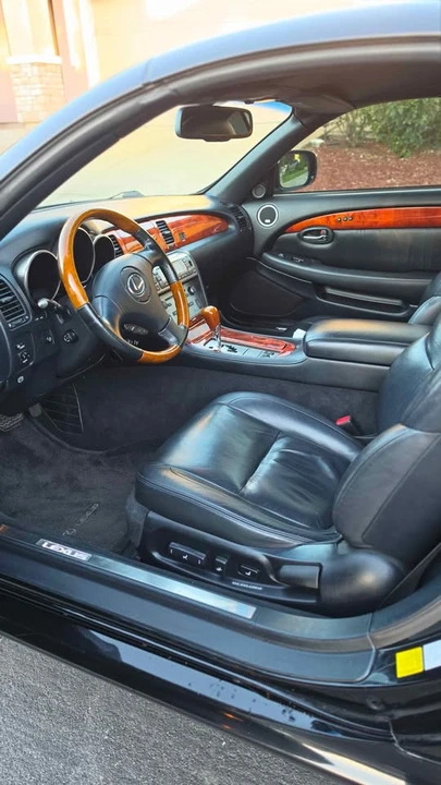 2010 Lexus SC430 - Image 11 of 19