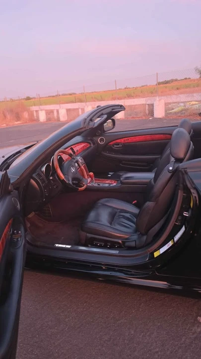 2010 Lexus SC430 - Image 6 of 11