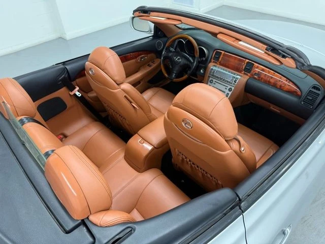2010 Lexus SC430 - Image 15 of 21