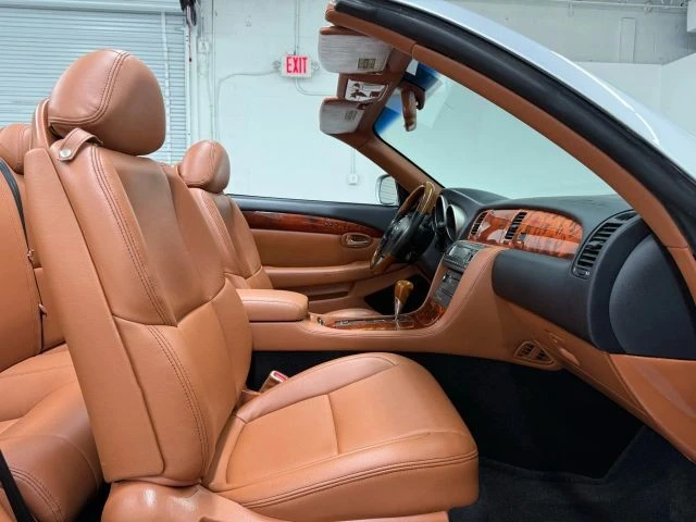 2010 Lexus SC430 - Image 11 of 12