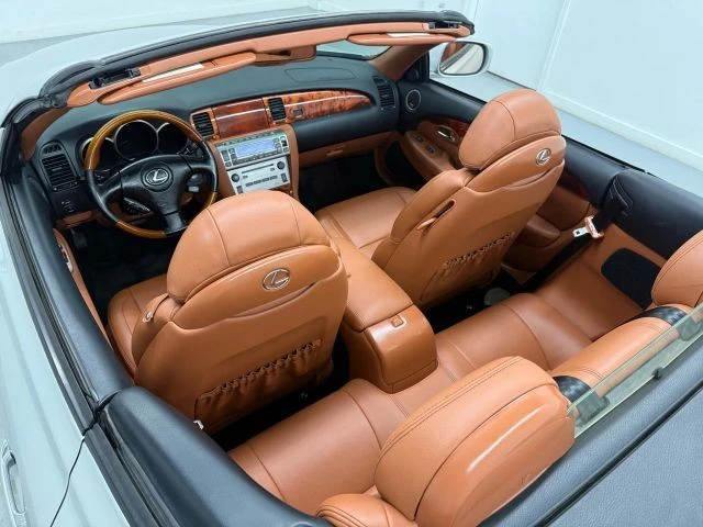 2010 Lexus SC430 - Image 16 of 21