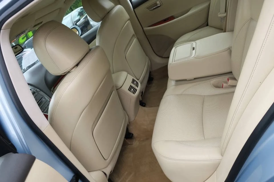 2010 Lexus ES 4th Gen - Image 16 of 20