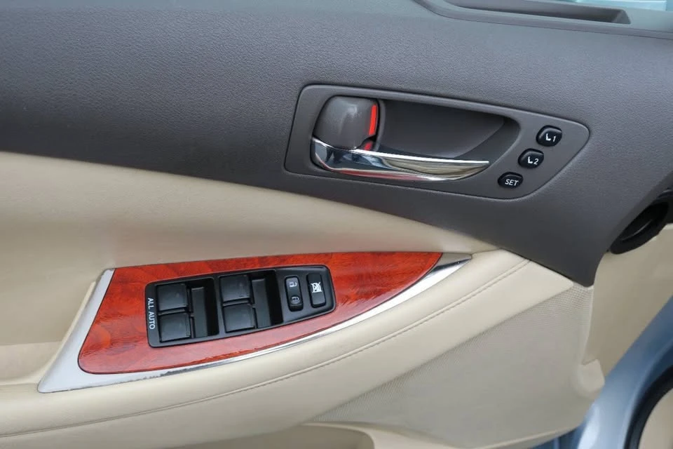 2010 Lexus ES 4th Gen - Image 19 of 20