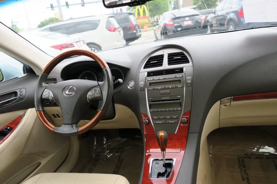 2010 Lexus ES 4th Gen - Image 14 of 20