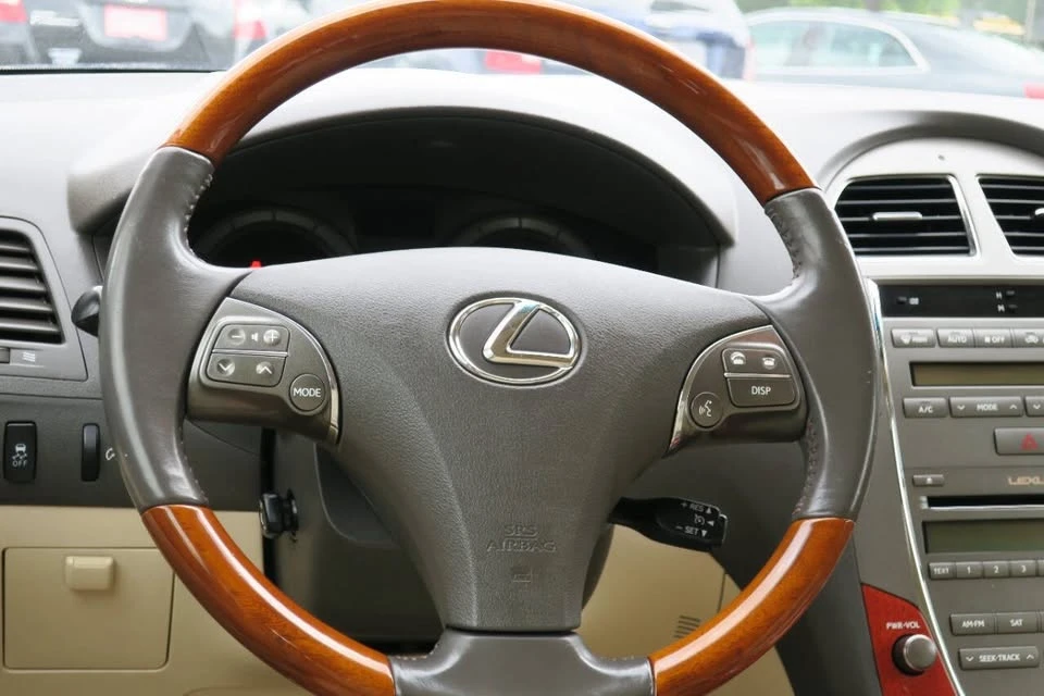 2010 Lexus ES 4th Gen - Image 17 of 20