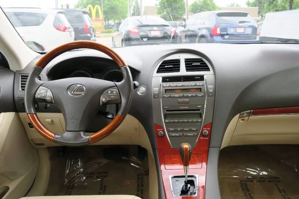 2010 Lexus ES 4th Gen - Image 18 of 20