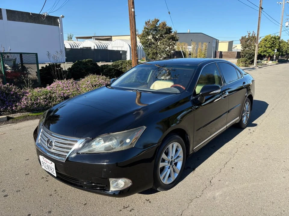 2010 Lexus ES 5th Gen - Image 2 of 8