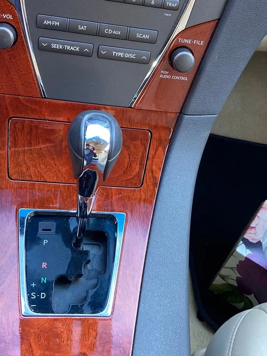 2010 Lexus ES 5th Gen - Image 13 of 15