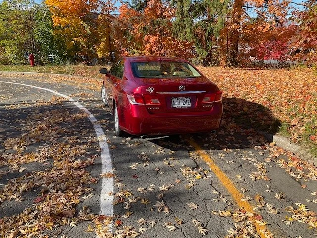 2010 Lexus ES 5th Gen - Image 2 of 15