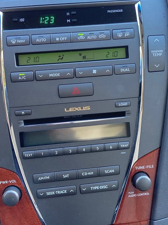 2010 Lexus ES 5th Gen - Image 12 of 15