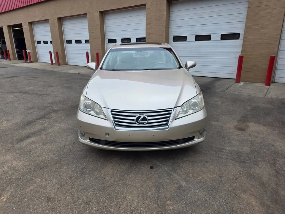 2010 Lexus ES 4th Gen - Image 5 of 20