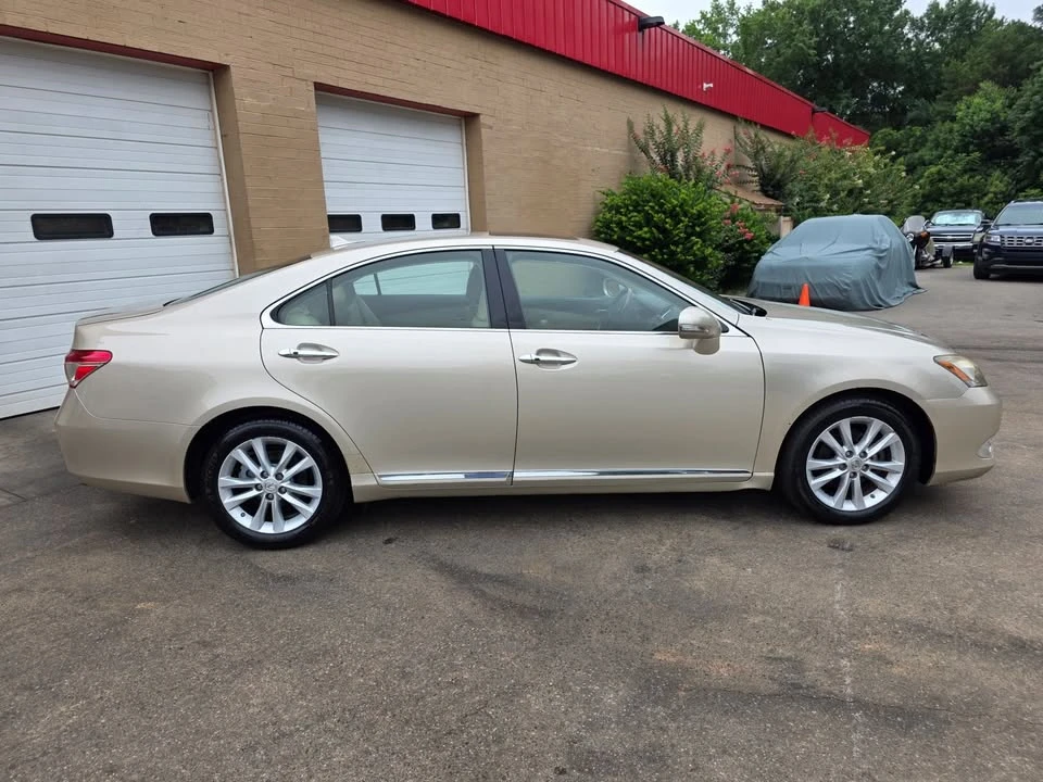 2010 Lexus ES 4th Gen - Image 8 of 20