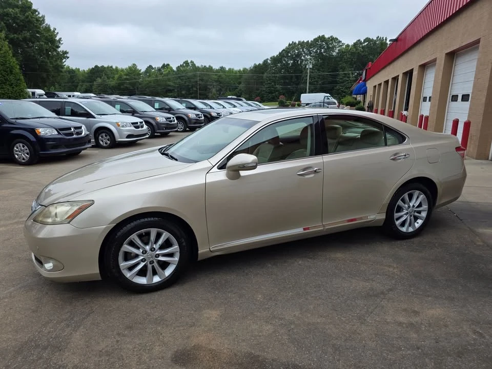 2010 Lexus ES 4th Gen - Image 4 of 20