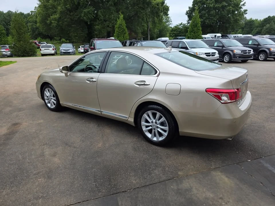2010 Lexus ES 4th Gen - Image 11 of 20