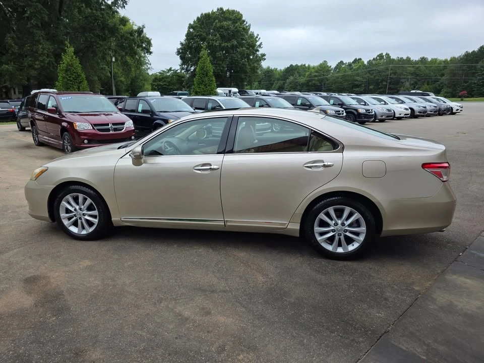 2010 Lexus ES 4th Gen - Image 2 of 20