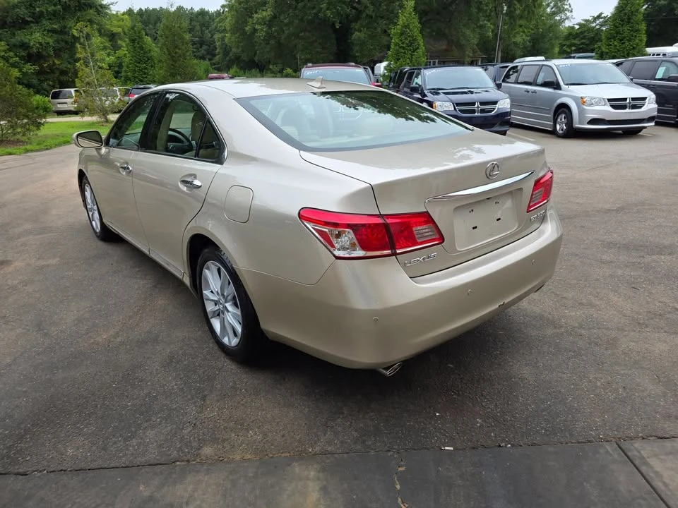 2010 Lexus ES 4th Gen - Image 3 of 20