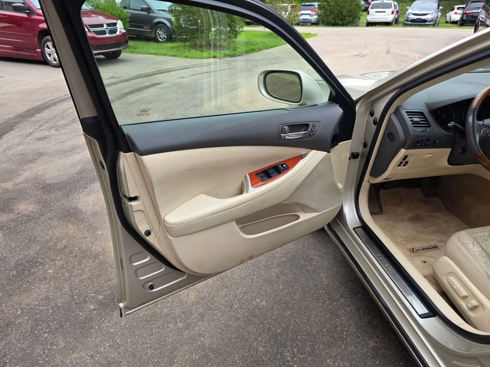 2010 Lexus ES 4th Gen - Image 12 of 20