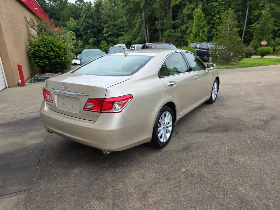 2010 Lexus ES 4th Gen - Image 9 of 20