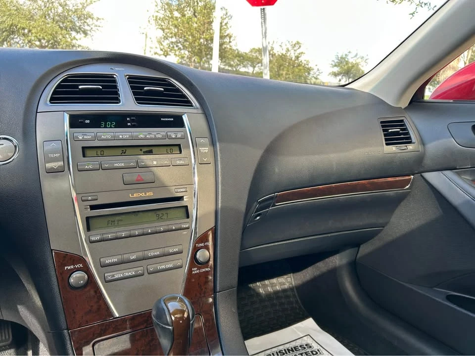 2010 Lexus ES 4th Gen - Image 9 of 14