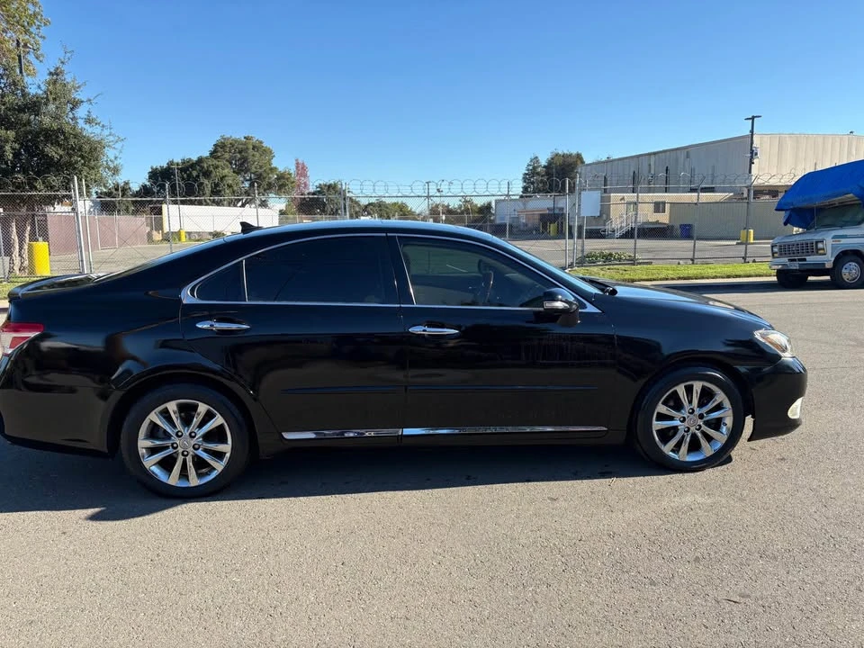 2010 Lexus ES 5th Gen - Image 4 of 8
