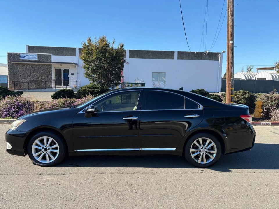 2010 Lexus ES 5th Gen - Image 3 of 8