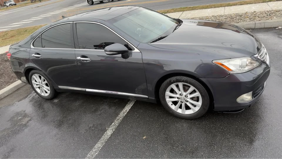 2010 Lexus ES 4th Gen - Image 4 of 16