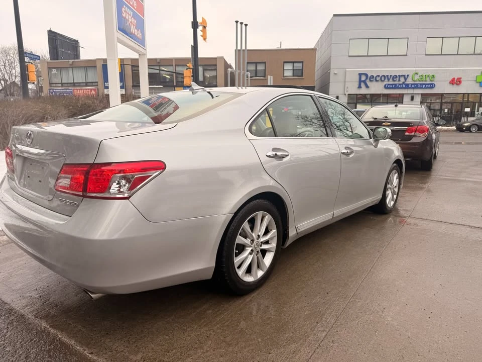 2010 Lexus ES 4th Gen - Image 6 of 10