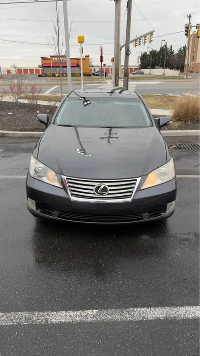 2010 Lexus ES 4th Gen - Image 2 of 16