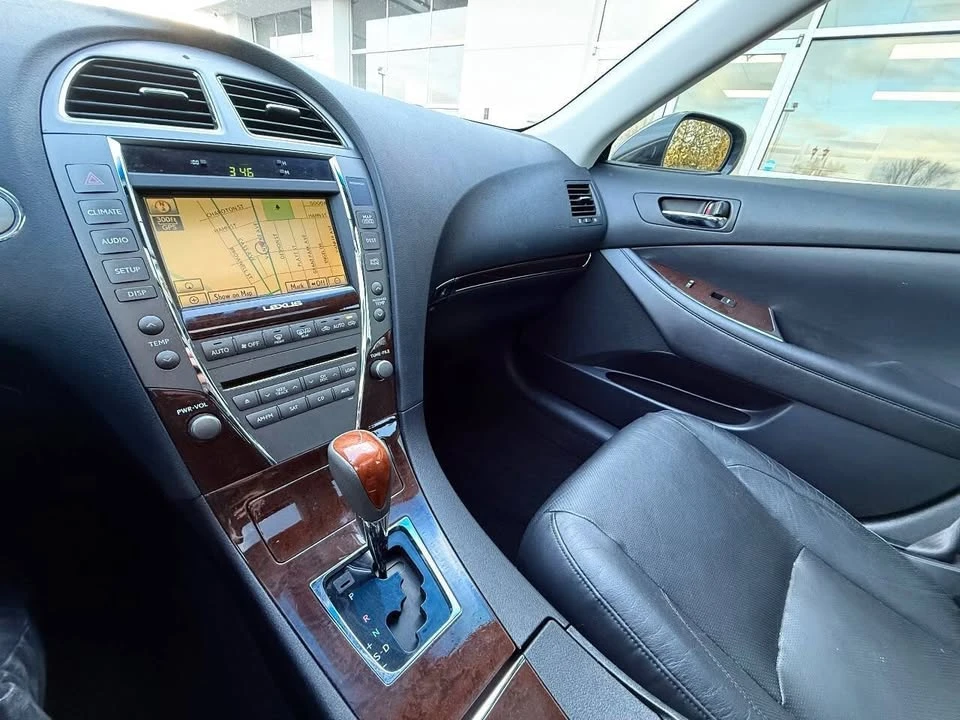 2010 Lexus ES 4th Gen - Image 19 of 20