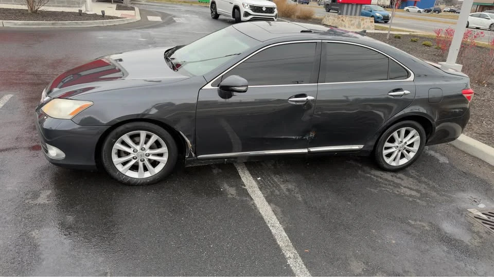 2010 Lexus ES 4th Gen - Image 3 of 16