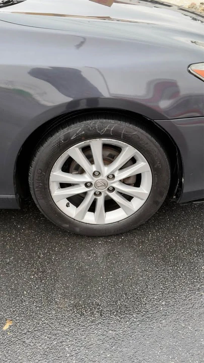 2010 Lexus ES 4th Gen - Image 14 of 16