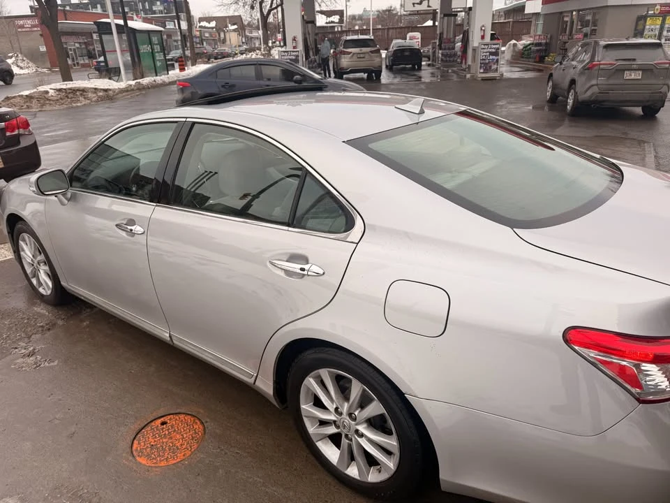 2010 Lexus ES 4th Gen - Image 8 of 10
