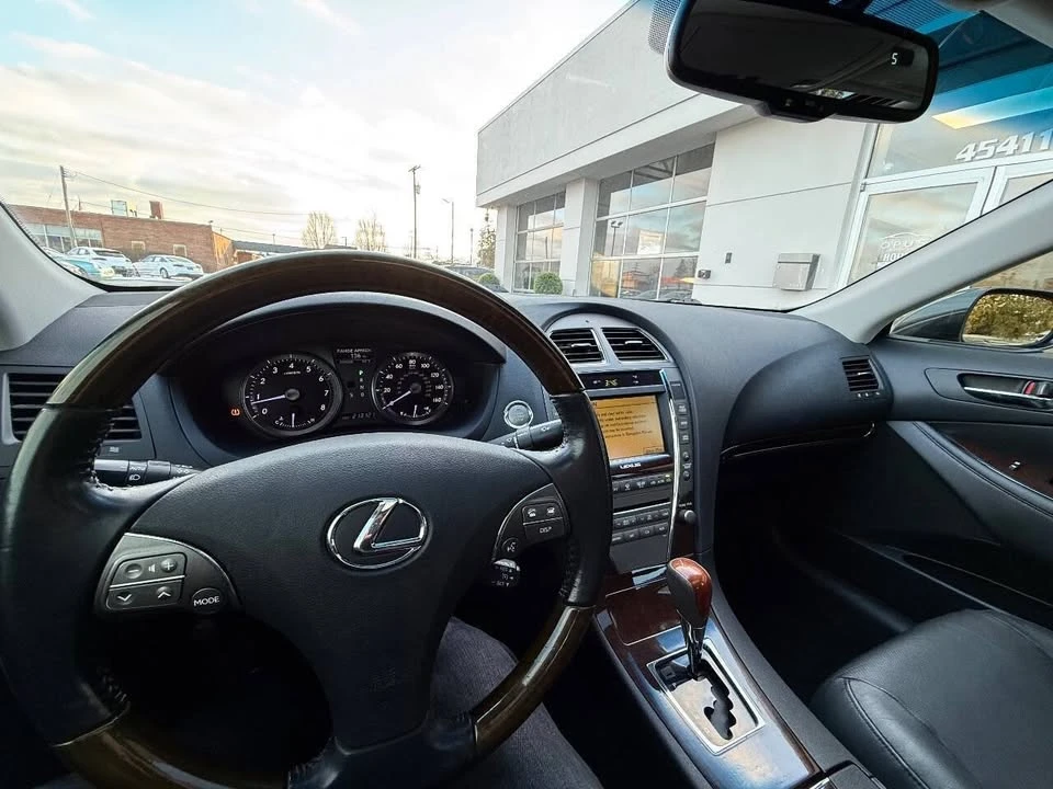 2010 Lexus ES 4th Gen - Image 15 of 20