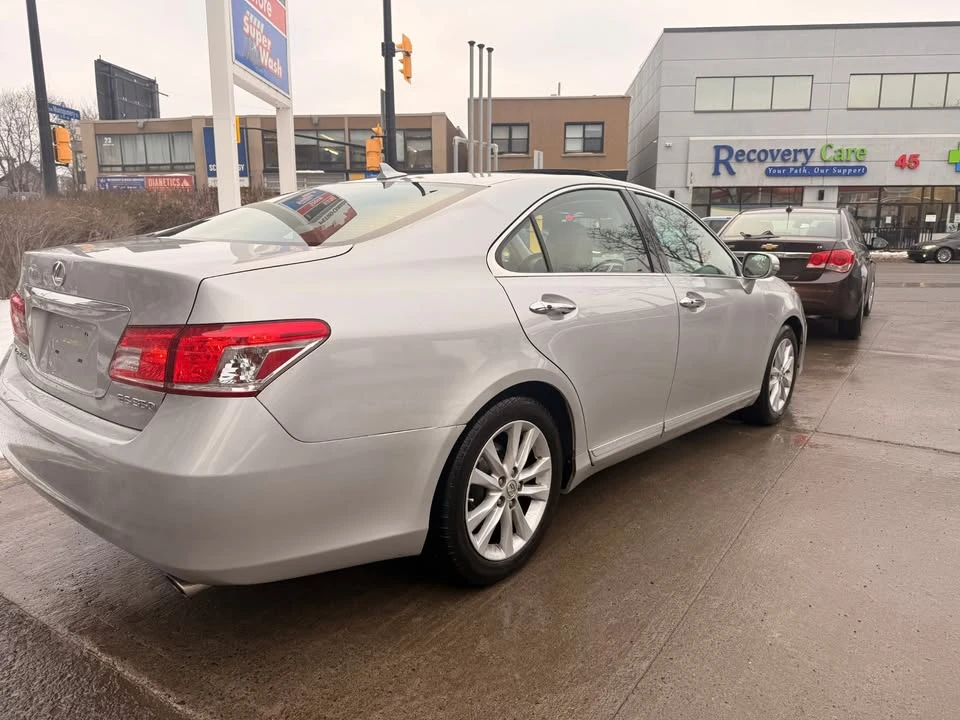 2010 Lexus ES 5th Gen - Image 8 of 9