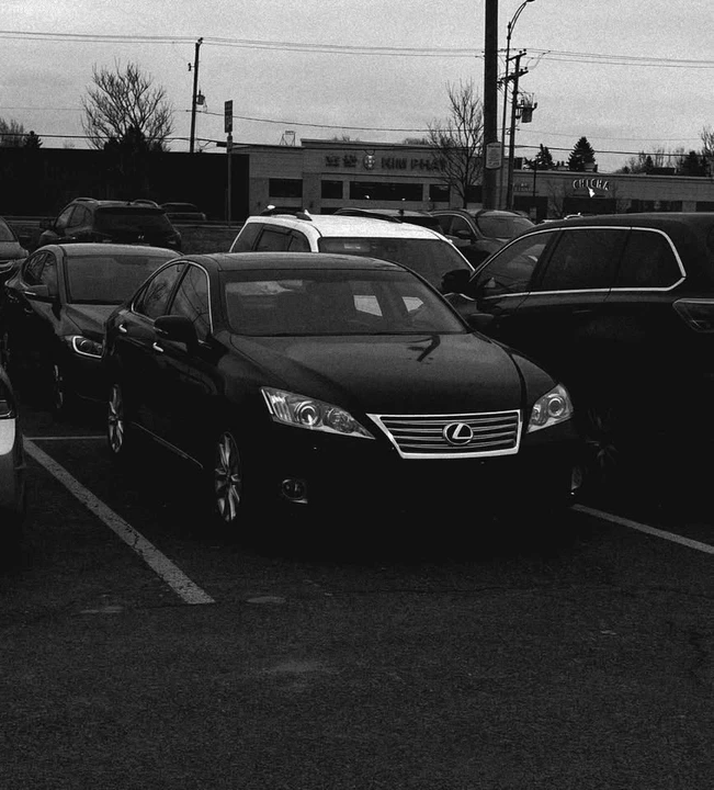 2010 Lexus ES 5th Gen - Image 3 of 11