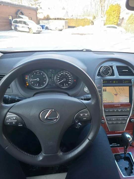 2010 Lexus ES 4th Gen - Image 4 of 8