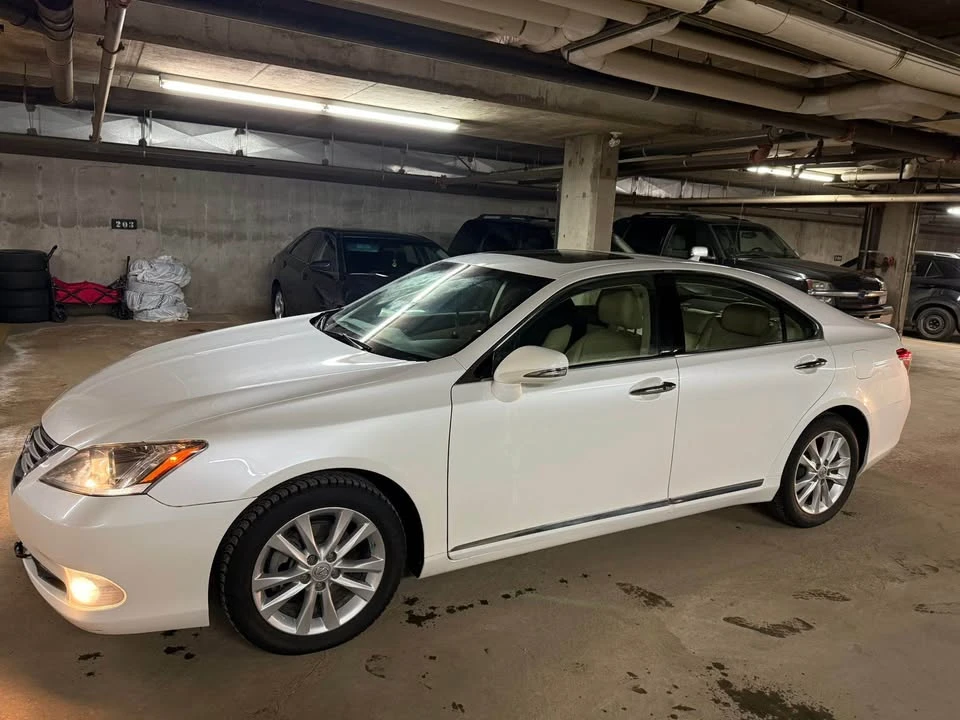 2010 Lexus ES 4th Gen - Image 2 of 10