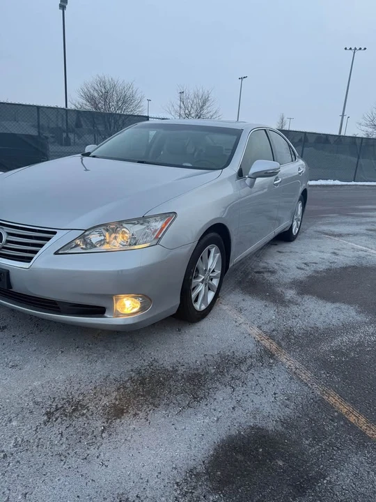 2010 Lexus ES 4th Gen - Image 2 of 16