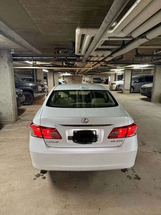 2010 Lexus ES 4th Gen - Image 3 of 10