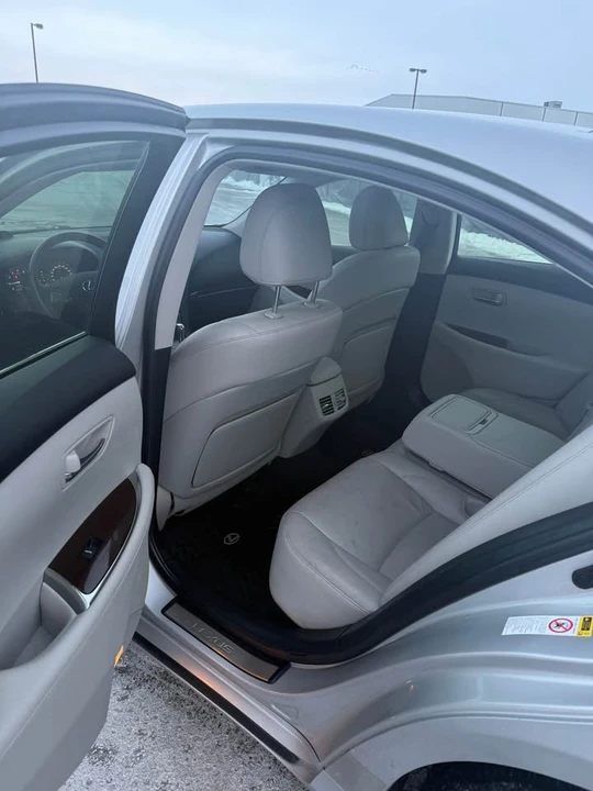 2010 Lexus ES 4th Gen - Image 13 of 16