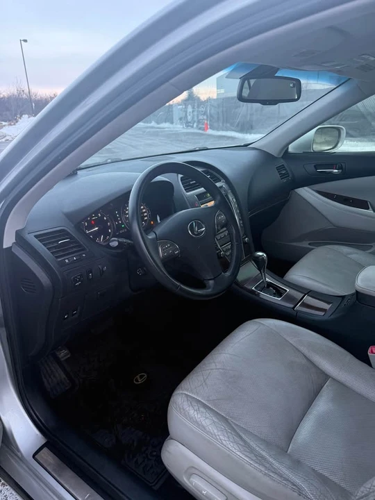 2010 Lexus ES 4th Gen - Image 10 of 16