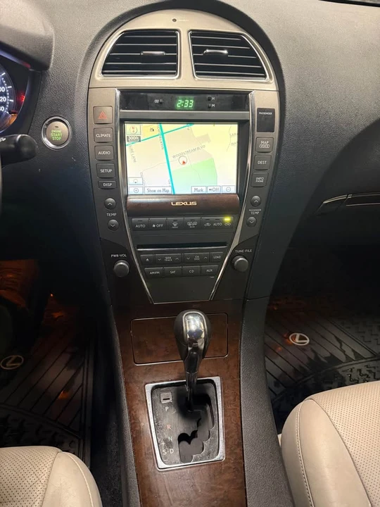 2010 Lexus ES 4th Gen - Image 8 of 16