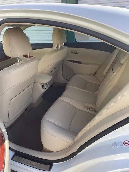 2010 Lexus ES 5th Gen - Image 8 of 10