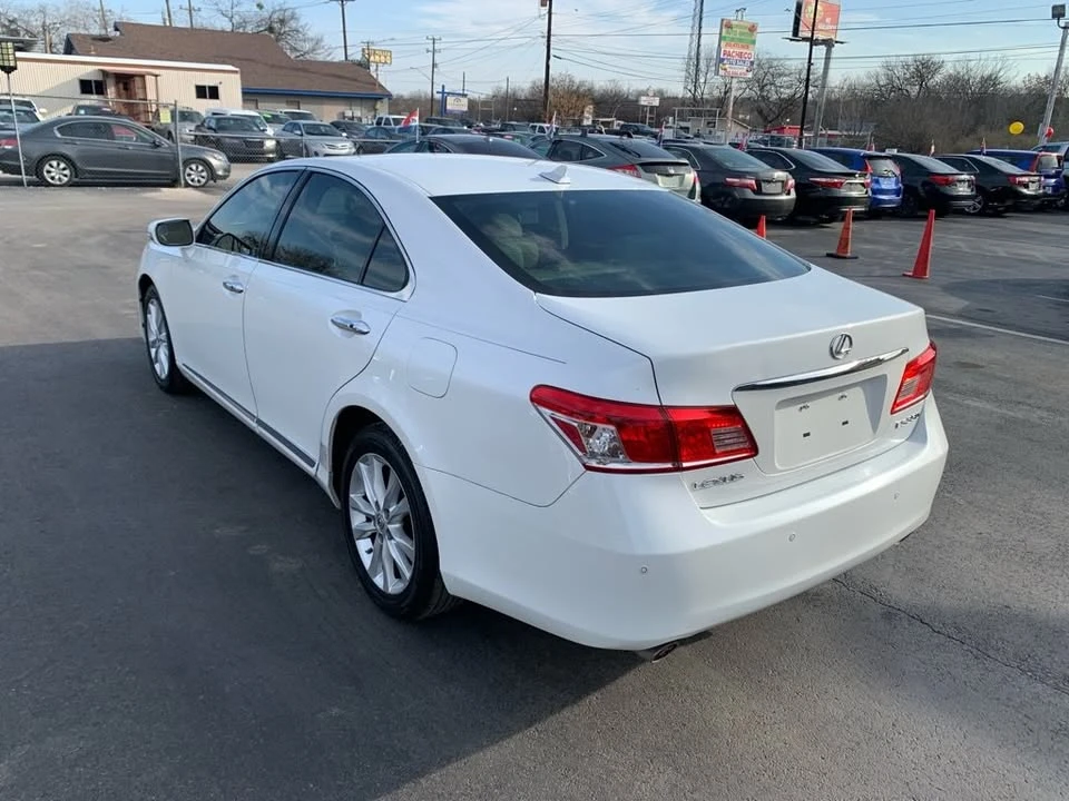 2010 Lexus ES 5th Gen - Image 5 of 20