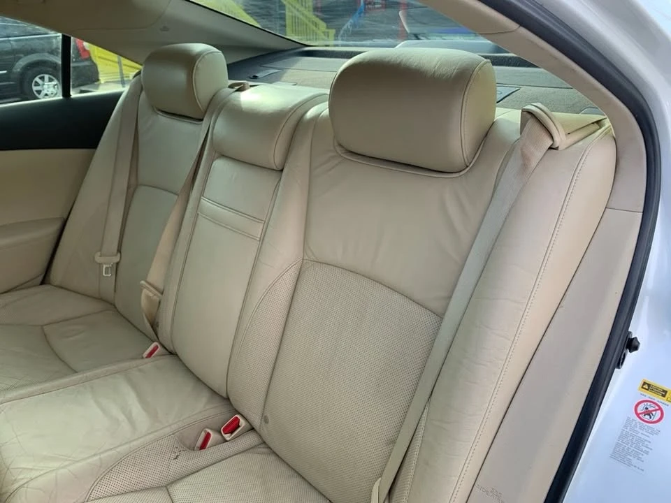 2010 Lexus ES 5th Gen - Image 11 of 20