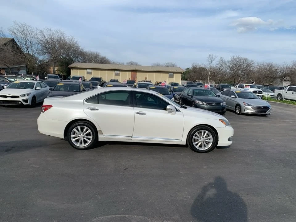 2010 Lexus ES 5th Gen - Image 2 of 20